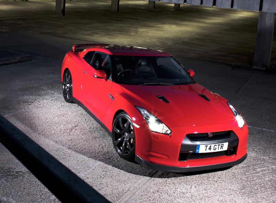  Nissan GT-R 2008 года  (UK) (фото 9 из 9)